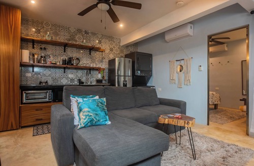 La Gloria House | Sweet cozy condo by the beach and beach clubs