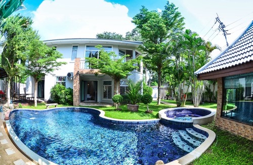 Na Chom Thian Villa | Tawanron villa at the beach