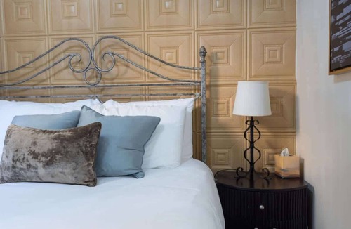 Bisbee Hotel | The Block Basic Room - Queen