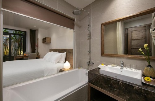Hang Xanh Hotel | The Bloom Pham Viet Chanh - Modern Living Space in Saigon - A Top Choice for Western Travelers