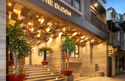 Hang Xanh Hotel | The Bloom Pham Viet Chanh - Modern Living Space in Saigon - A Top Choice for Western Travelers
