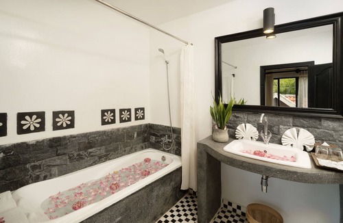 Sangkat Sla Kram Hotel | The Community - Siem Reap