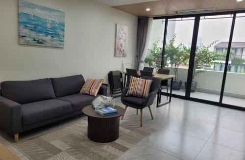 Đien Bien Apartment | The Delice house near Train street, old Quarter