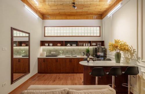 Đien Bien House | The Gallery House - 4 BR & 5 baths - 5' to Old Quarter & Train street