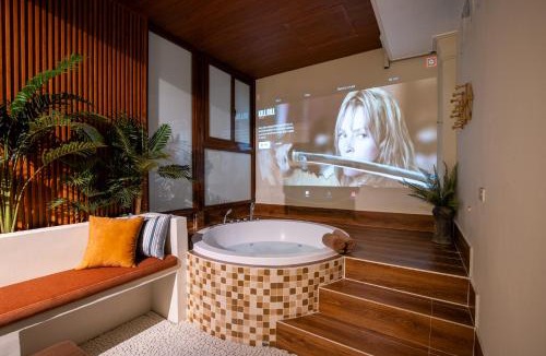 Đien Bien House | The Gallery House - 4 BR & 5 baths - 5' to Old Quarter & Train street