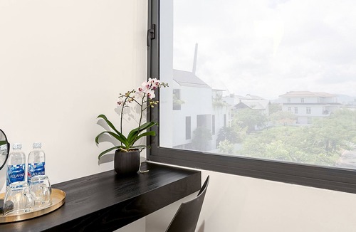 Son Tra House | The House 4BR Queen Bed. 1 Living & Dining Room , Kitchen inside Euro Village