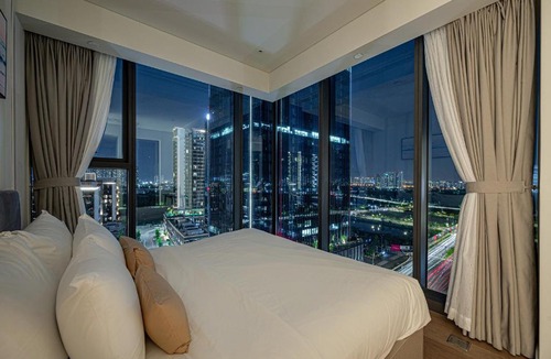 Thu Thiem Apartment | The Metropole Luxury Residence by KayStay
