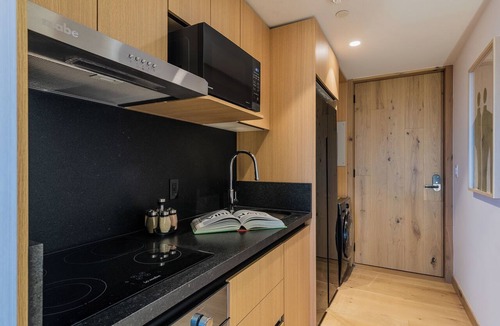 Zona Rosa Apartment | The R Line I UT Skyline Studio I Pool