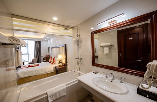 Ngo Quyen Hotel | The Shine 2 Hotel & Apartment