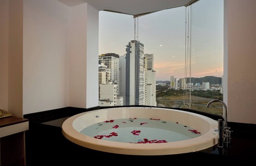 Tran Phu Beach Hotel | The Sol Hotel