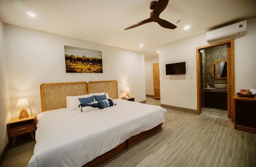 Cam An Hotel | The Watermark Beachside Hotel
