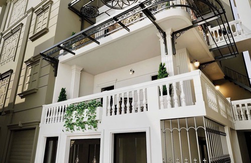 Dong Da Apartment | The white villa - perfect for Families & Friends