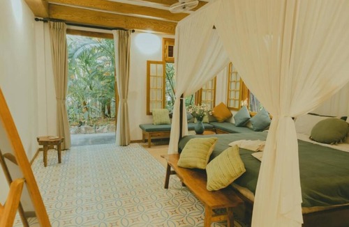 Hoa Lu Bed & Breakfast | The Wooden Gate