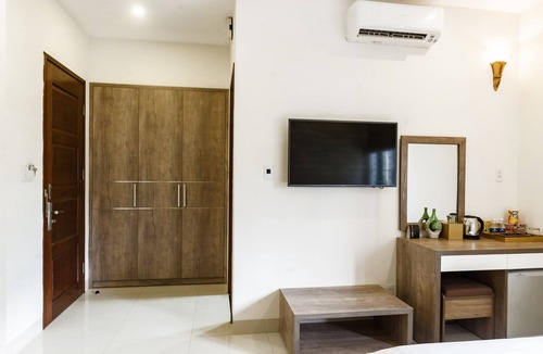 Son Tra Hotel | TIDY QUEEN ROOM, SMART TV, BEACH AREA, with BREAKFAST