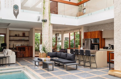 Zama Villa | ¡TIKAL! Luxury 4BR Private Pool & Gym, 24/7 Security