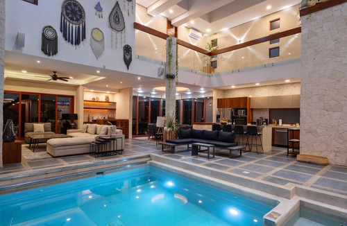 Zama Villa | ¡TIKAL! Luxury 4BR Private Pool & Gym, 24/7 Security