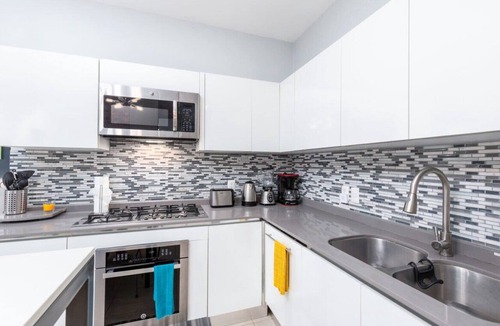 Emiliano Zapata Apartment | Top Floor Loft Building! Amazing Rooftop Pool!