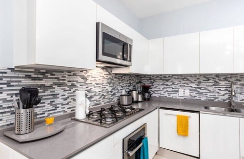 Emiliano Zapata Apartment | Top Floor Loft Building! Amazing Rooftop Pool!