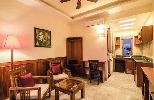 Cam Chau Apartment | Top floor One-bedroom Suite overlooking lazy river