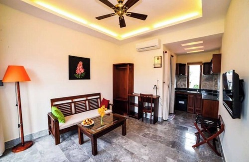 Cam Chau Apartment | Top floor One-bedroom Suite overlooking lazy river