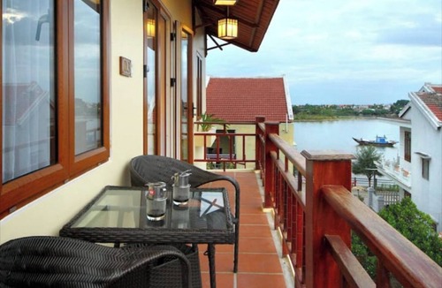 Cam Chau Apartment | Top floor One-bedroom Suite overlooking lazy river