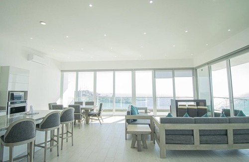 Ferrocarrilera Condo | Torre eMe Penthouse Oceanview Condo #1507 with Pool