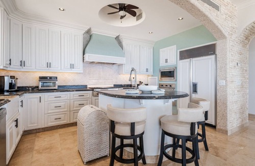 Zona Hotelera Condo | Tortuga Bay 3BR Beachfront Condo in San Jose