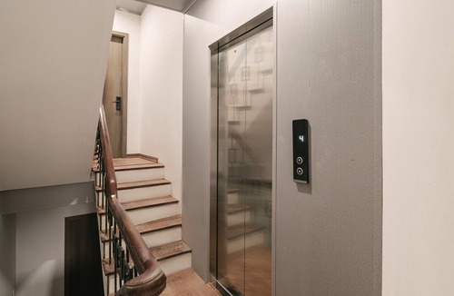 Old Quarter House | Trainstreet-Oldquarter-Elevator