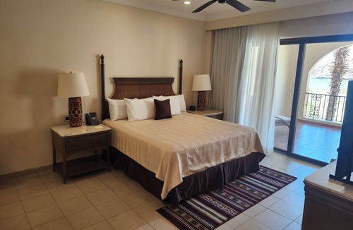 Loreto Resort | Tranquil 2 bedroom, ocean view resort in Ensenada Blanca at Villa del Palmar.