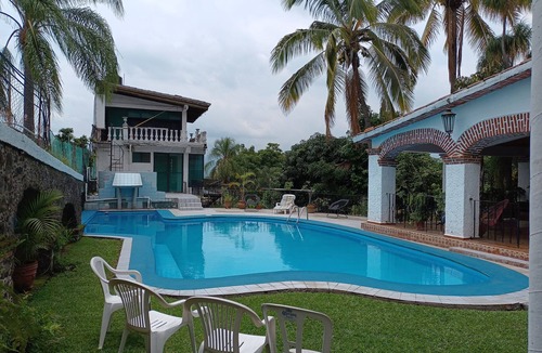 Tres de Mayo House | Tremendous 5-bedroom house in Tres de Mayo with fitness room