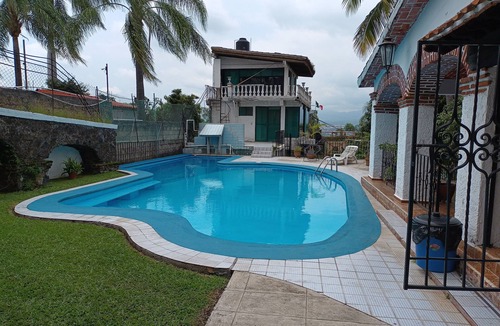 Tres de Mayo House | Tremendous 5-bedroom house in Tres de Mayo with fitness room