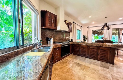 Playacar Apartment | Tropical 3BR retreat w/pool & beach essentials