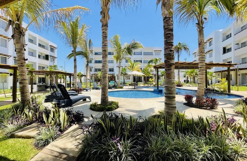 Cerritos Condo | Tropical Condo - Close to Beach and Waterpark!