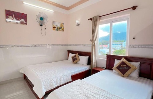 Con Son Hotel | Trung Hậu Hotel