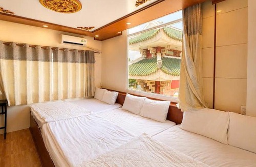 Nui Sam Hotel | Trung Hiếu Hotel - bên cạnh Miếu Bà Chúa Xứ