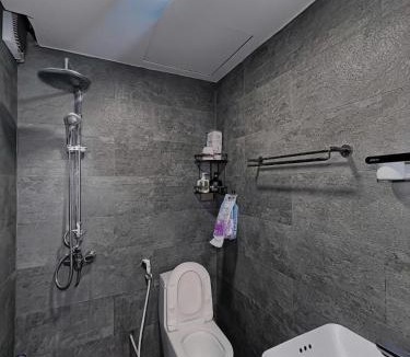 Doi Can Apartment | TV-Netflix STU 302 Near Uncle Ho's Mausoleum