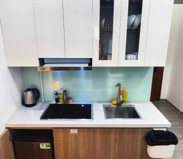 Doi Can Apartment | TV-Netflix STU 302 Near Uncle Ho's Mausoleum