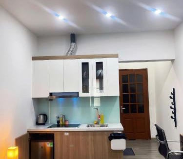 Doi Can Apartment | TV-Netflix STU 302 Near Uncle Ho's Mausoleum