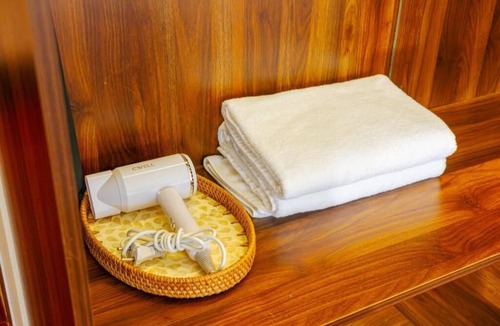 Son Tay Bed & Breakfast | Twin Room with Lake View