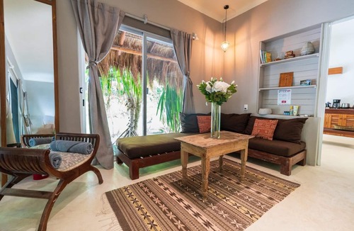 Zona Hotelera House | Two Bedroom House garden view