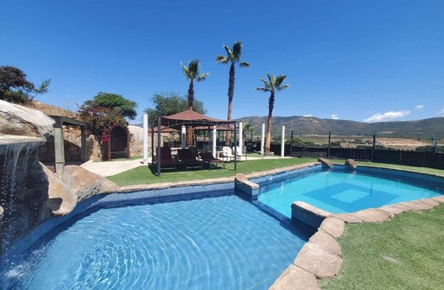 Valle de Guadalupe Villa | Two Bedroom Cabin with Access to Pool/Jaccuzzi and Restaurant Service