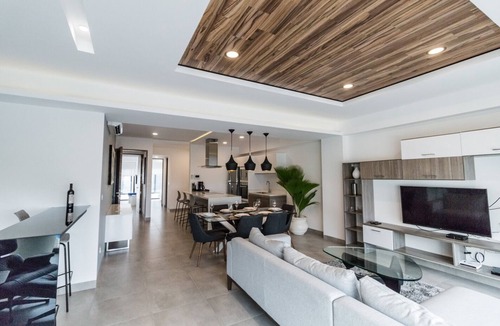 Centro Condo | ULTRA LUXURY 2BR/2BTH + DEN HUGE SUITE | DOWNTOWN | 5 MINUTE WALK TO THE BEACH