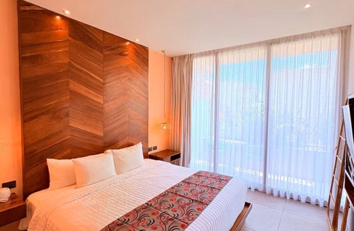 Centro Hotel | Unique Deluxe King with a beautiful rooftop and pool