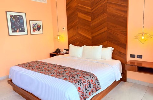 Centro Hotel | Unique Deluxe King with a beautiful rooftop and pool