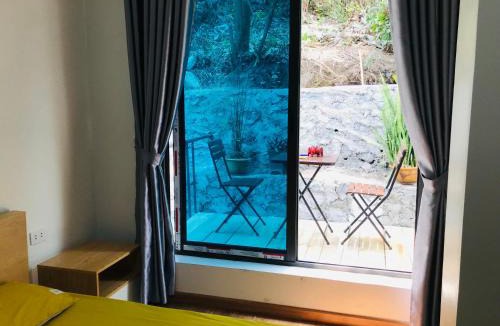 Bai Chay Apartment | Vũ Homestay phòng khép kín, 02 giường tại vườn đào cách SunWorld 1km