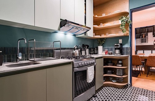 Hipodromo House | Vibrant Ámsterdam Stay with Rooftop & BBQ