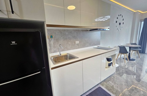 Jomtien Apartment | View Talay 5 - Beachfront Ocean View - High Floor & Huge Pool