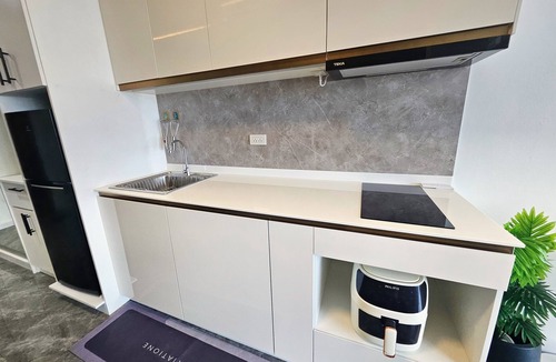 Jomtien Apartment | View Talay 5 - Beachfront Ocean View - High Floor & Huge Pool