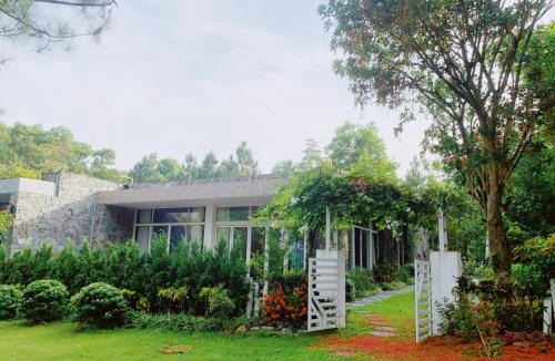 Ngoc Quang House | Villa 3 phòng ngủ với bể bơi & vườn riêng