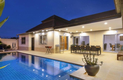 South Pattaya House | "Villa Bos" mit 5 Schlafzimmern by Interhome